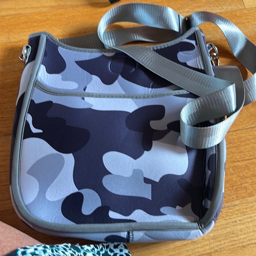 Crossbody in material
